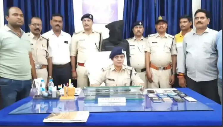 Jabalpur News : जीआरपी पुलिस ने 12 मोबाइल के साथ ट्रेन में चोरी करने वाले शातिर चोर को किया गिरफ्तार, यात्रियों को बनाता था टारगेट