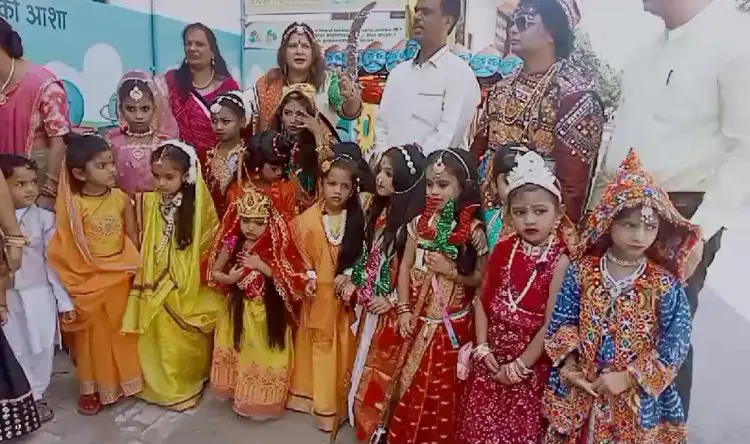 गोल्डन स्टार स्कूल के बच्चों ने गरबा के बाद किया रावण दहन, विजयदशमी की मनाई खुशियां
