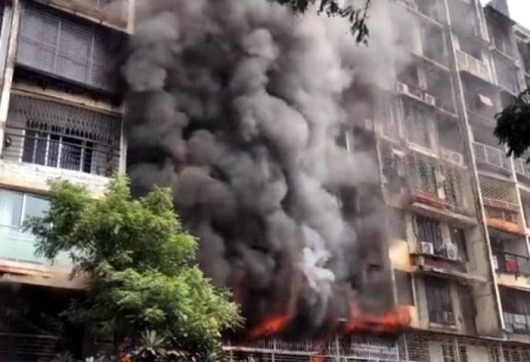 Maharashtra : मुंबई के कांदिवली में बिल्डिंग में लगी भीषण आग, दो मौते, तीन घायल