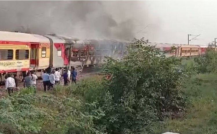 Patalkot Express Fire : पातालकोट एक्सप्रेस के दो कोच में लगी आग, कई यात्री घायल