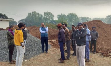 Dindori News Today :कलेक्टर विकास मिश्रा शहपुरा के करौंदी गांव पहुंच कर पानी टंकी स्थल का किया निरीक्षण