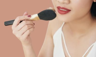 "Nude Makeup" Which Gives Natural Glow To The Face