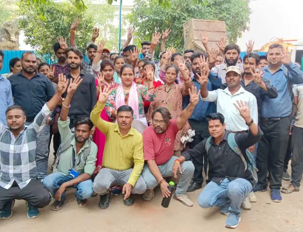 वेतन न मिलने से आउटसोर्स कर्मचारी नाराज़, शुरू की काम बंद हड़ताल