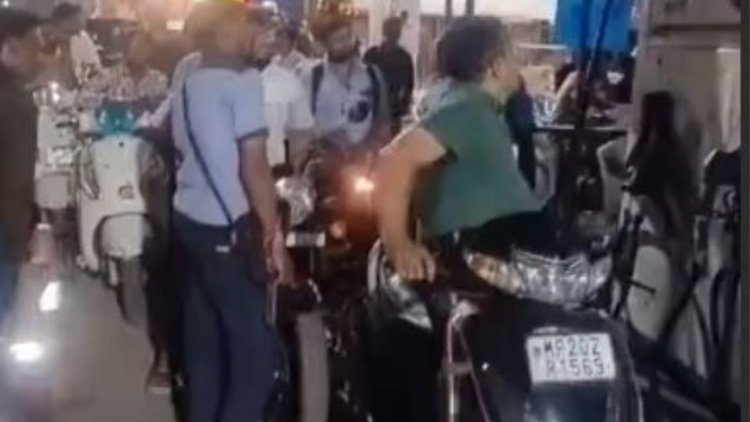 जबलपुर प्रशासन की अपील ! जिले में पेट्रोल-डीजल और रसोई गैस का पर्याप्त स्टॉक, कलेक्टर बोले: अफवाहों पर न दें ध्यान