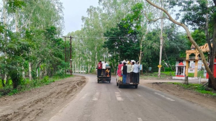 Dindori News : शहपुरा की सड़कों पर बेखौफ दौड़ रहीं अवैध और ओवरलोड टैक्सियां